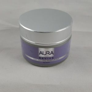 Aura Revitalizing Age Defying Moisturizer NWOT